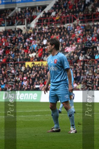 Eindhoven, 13 April 2008 Kampioenswedstrijd PSV-FC Twente, eindstand 1-1 Seizoen 2007/2008. PSV daardoor nog niet kampioen.
Robbie Wielaert in duel met Danco Lazovic