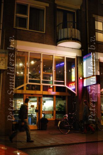 Amsterdam 25 november 2007
Robbie Williams bezoekt met zijn nieuwe vriendin Ayda Field en vrienden Amsterdam. Hij slaapt in het Amstel hotel en ging daarna naar een smartshop en een koffieshop.