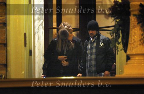 Amsterdam 25 november 2007
Robbie Williams bezoekt met zijn nieuwe vriendin Ayda Field en vrienden Amsterdam. Hij slaapt in het Amstel hotel en ging daarna naar een smartshop en een koffieshop.