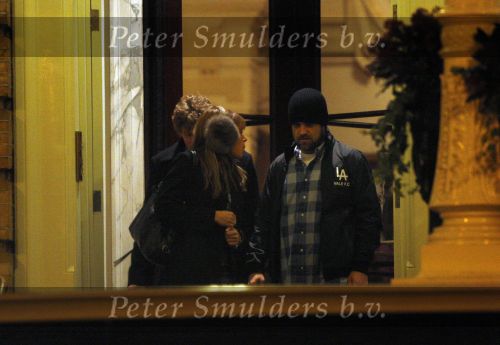 Amsterdam 25 november 2007
Robbie Williams bezoekt met zijn nieuwe vriendin Ayda Field en vrienden Amsterdam. Hij slaapt in het Amstel hotel en ging daarna naar een smartshop en een koffieshop.