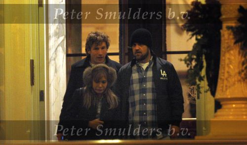 Amsterdam 25 november 2007
Robbie Williams bezoekt met zijn nieuwe vriendin Ayda Field en vrienden Amsterdam. Hij slaapt in het Amstel hotel en ging daarna naar een smartshop en een koffieshop.