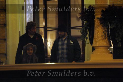 Amsterdam 25 november 2007
Robbie Williams bezoekt met zijn nieuwe vriendin Ayda Field en vrienden Amsterdam. Hij slaapt in het Amstel hotel en ging daarna naar een smartshop en een koffieshop.