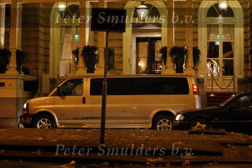 Amsterdam 25 november 2007
Robbie Williams bezoekt met zijn nieuwe vriendin Ayda Field en vrienden Amsterdam. Hij slaapt in het Amstel hotel en ging daarna naar een smartshop en een koffieshop.