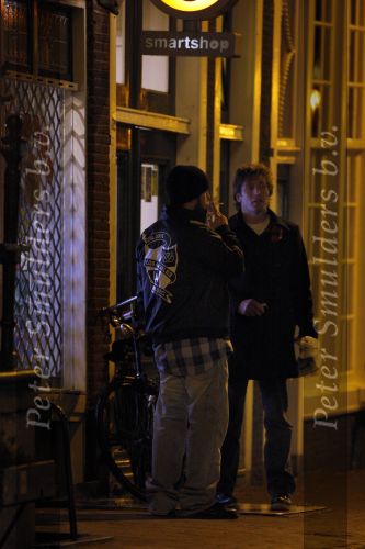 Amsterdam 25 november 2007
Robbie Williams bezoekt met zijn nieuwe vriendin Ayda Field en vrienden Amsterdam. Hij slaapt in het Amstel hotel en ging daarna naar een smartshop en een koffieshop.