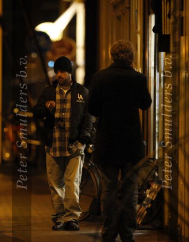 Amsterdam 25 november 2007
Robbie Williams bezoekt met zijn nieuwe vriendin Ayda Field en vrienden Amsterdam. Hij slaapt in het Amstel hotel en ging daarna naar een smartshop en een koffieshop.
