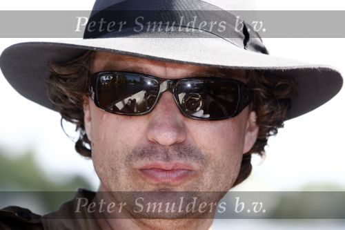 Leiden 23 augustus 2008
De dochter van Phil Collins Joeley Joely Collins trouwt met haar Nederlandse man Stefan Buitelaar. Na het huwelijk gaan ze met boot varen. robert boulevard
Peter Smulders bv