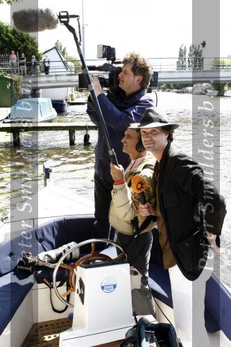 Leiden 23 augustus 2008
De dochter van Phil Collins Joeley Joely Collins trouwt met haar Nederlandse man Stefan Buitelaar. Na het huwelijk gaan ze met boot varen. Boulevard team met Robert
Peter Smulders bv