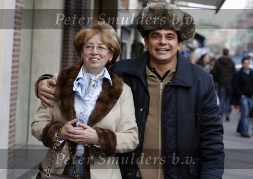Amsterdam 8 januari 2008
Robert Halewijn met bontmuts en een vriendin op de pc hooftstraat.