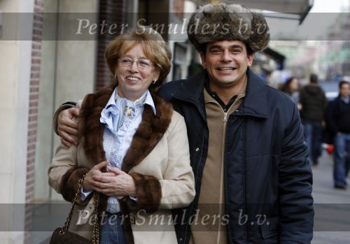 Amsterdam 8 januari 2008
Robert Halewijn met bontmuts en een vriendin op de pc hooftstraat.