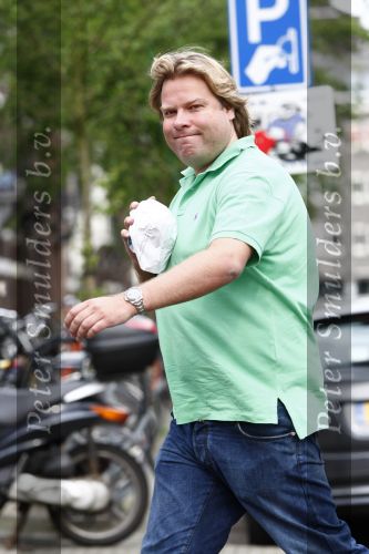 Amsterdam 16 april 2009
Robert jensen met zijn nieuwe mercedes cabrio.
Peter Smulders bv