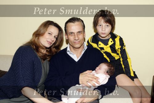 Amsterdam 24 november 2007
Robert Schoemacher met zijn zoon Moos dochter  ... en vrouw Claudia v Zweden.
