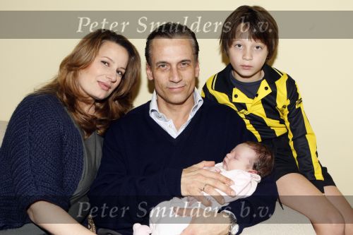 Amsterdam 24 november 2007
Robert Schoemacher met zijn zoon Moos dochter  ... en vrouw Claudia v Zweden.