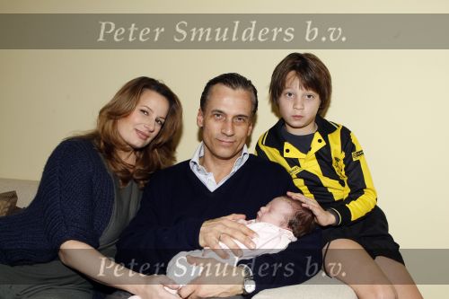 Amsterdam 24 november 2007
Robert Schoemacher met zijn zoon Moos dochter  ... en vrouw Claudia v Zweden.