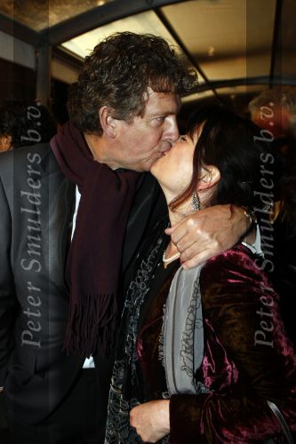 Amsterdam 17 maart 2008
Premiere Zomerhitte in Tuschinski. Robert ten Brink met zijn vrouw Roos kussend
Peter Smulders bv