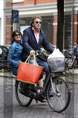 Amsterdam 23 juni 2007
Robert ten Brink met zijn vrouw Roos op de fiets.