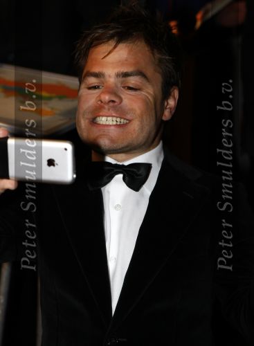 Amsterdam 17 maart 2008
Premiere Zomerhitte in Tuschinski. Roel v Velzen met i phone
Peter Smulders bv