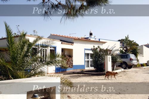 Senhora da Roca 3 mei 2008
De dochter van de nederlander Rolf v Lunzen is ook bijna ontvoerd in Portugal. Ze vertrok te voet vanaf de supermarkt richting haar huis toen een man haar klem probeerde te rijden en mee te nemen. Gelukkig mislukte dat doordat zij zich los trok en zijn  deur dicht gooide.
Peter Smulders bv