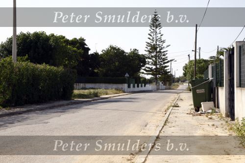 Senhora da Roca 3 mei 2008
De dochter van de nederlander Rolf v Lunzen is ook bijna ontvoerd in Portugal. Ze vertrok te voet vanaf de supermarkt richting haar huis toen een man haar klem probeerde te rijden en mee te nemen. Gelukkig mislukte dat doordat zij zich los trok en zijn  deur dicht gooide.
Peter Smulders bv
