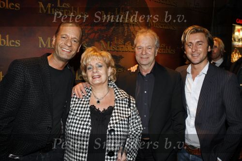 Amsterdam 21 januari 2009
Premiere Les Miserables in Carre. Ron Boszhard met zijn vader moeder en vriend van Carlo
Peter Smulders bv