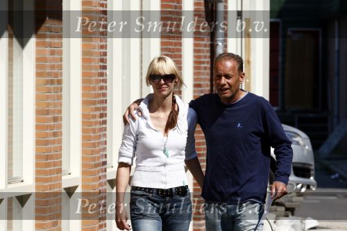 Landsmeer 25 april 2009
Ron Boszhard met zijn nieuwe vriendin Emilie Rozenga in Landsmeer.
Peter Smulders bv