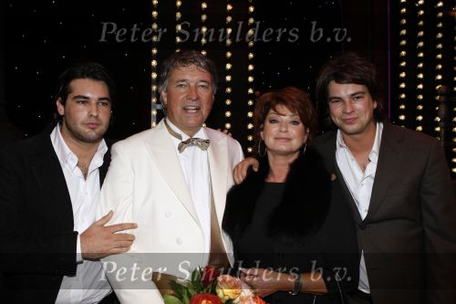 Utrecht 4 november 2007
Premiere Andre v Duin Revue met Ron Brandsteder in Beatrix theater. Ron met  Yvonne Brandsteder Rick en Bob