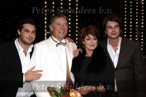 Utrecht 4 november 2007
Premiere Andre v Duin Revue met Ron Brandsteder in Beatrix theater. Ron met  Yvonne Brandsteder Rick en Bob