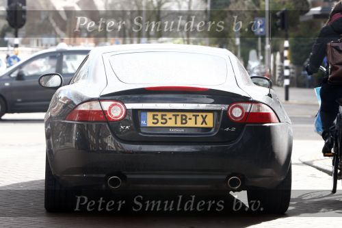 Amsterdam 19 maart 2008
Ron Brandsteder op de cornelis schuytstraat en daarna rijdt hij in zijn jaguar door het rode licht.
Peter Smulders bv