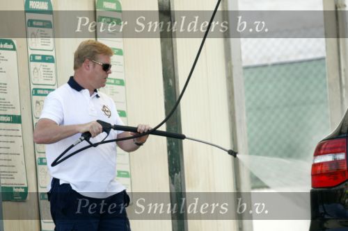 Vale do Lobo 6 mei 2008
Ronald Koeman is na zijn ontslag bij FC Valencia vertrokken naar Vale Do Lobo
Het wassen en tanken van zijn auto en boodschappen doen behoort tot de dagelijkse werkzaamheden