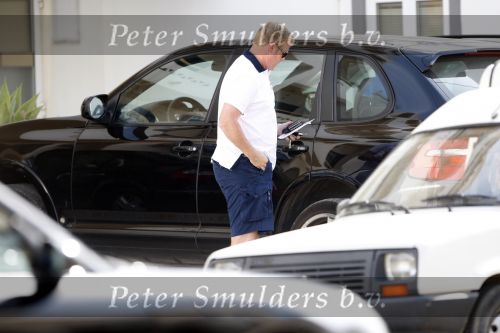 Vale do Lobo 6 mei 2008
Ronald Koeman is na zijn ontslag bij FC Valencia vertrokken naar Vale Do Lobo
Het wassen en tanken van zijn auto en boodschappen doen behoort tot de dagelijkse werkzaamheden