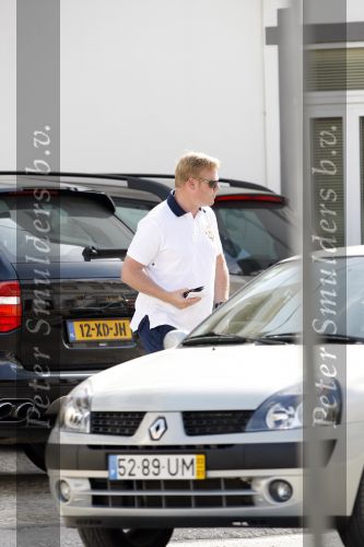 Vale do Lobo 6 mei 2008
Ronald Koeman is na zijn ontslag bij FC Valencia vertrokken naar Vale Do Lobo
Het wassen en tanken van zijn auto en boodschappen doen behoort tot de dagelijkse werkzaamheden