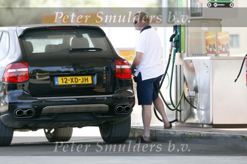 Vale do Lobo 6 mei 2008
Ronald Koeman is na zijn ontslag bij FC Valencia vertrokken naar Vale Do Lobo
Het wassen en tanken van zijn auto en boodschappen doen behoort tot de dagelijkse werkzaamheden
