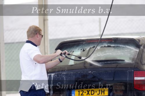 Vale do Lobo 6 mei 2008
Ronald Koeman is na zijn ontslag bij FC Valencia vertrokken naar Vale Do Lobo
Het wassen en tanken van zijn auto en boodschappen doen behoort tot de dagelijkse werkzaamheden