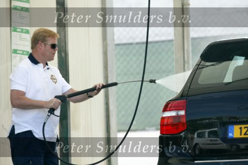 Vale do Lobo 6 mei 2008
Ronald Koeman is na zijn ontslag bij FC Valencia vertrokken naar Vale Do Lobo
Het wassen en tanken van zijn auto en boodschappen doen behoort tot de dagelijkse werkzaamheden