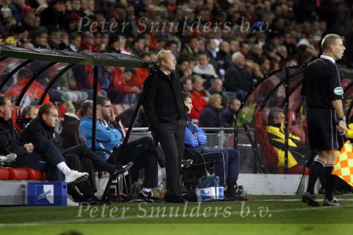Eindhoven, 20 Oktober 2007
Kompetitiewedstrijd PSV-VVV, eindstand 3-1
Seizoen 2007/2008
PSV-trainer Ronald Koeman voor zijn dugout