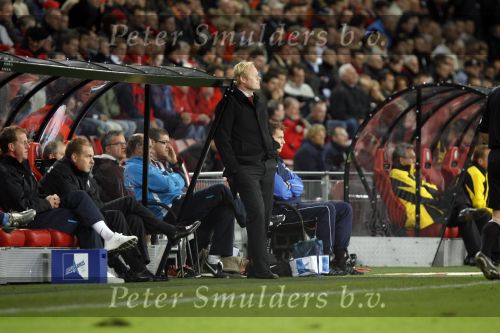 Eindhoven, 20 Oktober 2007
Kompetitiewedstrijd PSV-VVV, eindstand 3-1
Seizoen 2007/2008
PSV-trainer Ronald Koeman voor zijn dugout
