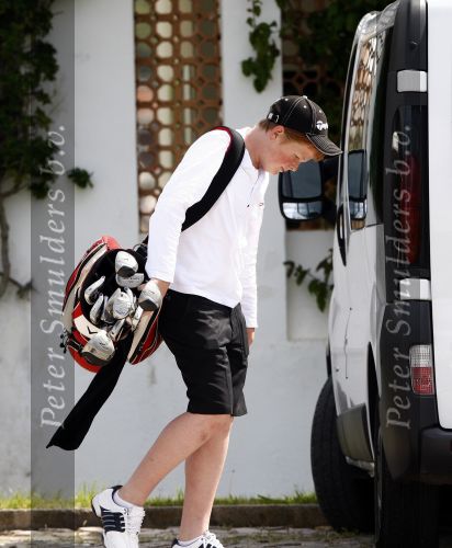 Vale do Lobo 5 mei 2008
Ronald Koeman jr gaat een rondje golfen samen met Julian de Mol ( zoon van Linda de Mol )