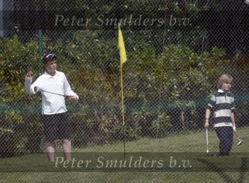 Vale do Lobo 5 mei 2008
Ronald Koeman jr gaat een rondje golfen samen met Julian de Mol ( zoon van Linda de Mol )