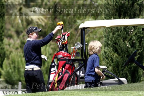 Vale do Lobo 5 mei 2008
Ronald Koeman jr gaat een rondje golfen samen met Julian de Mol ( zoon van Linda de Mol )
