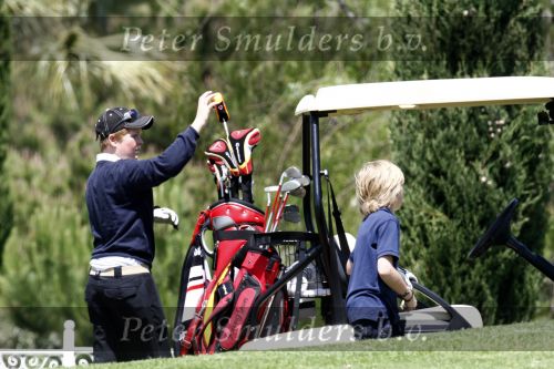 Vale do Lobo 5 mei 2008
Ronald Koeman jr gaat een rondje golfen samen met Julian de Mol ( zoon van Linda de Mol )