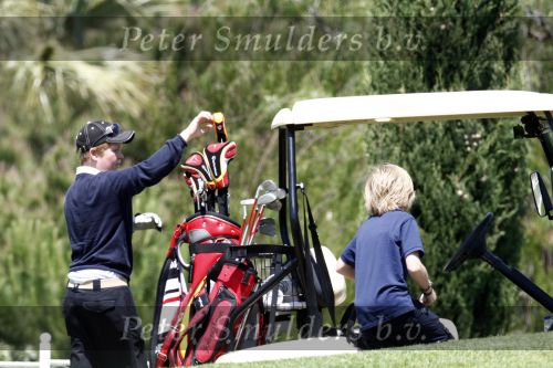 Vale do Lobo 5 mei 2008
Ronald Koeman jr gaat een rondje golfen samen met Julian de Mol ( zoon van Linda de Mol )