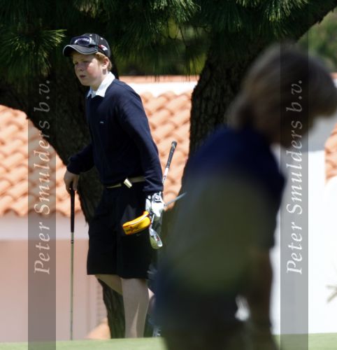 Vale do Lobo 5 mei 2008
Ronald Koeman jr gaat een rondje golfen samen met Julian de Mol ( zoon van Linda de Mol )