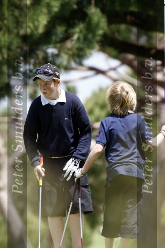 Vale do Lobo 5 mei 2008
Ronald Koeman jr gaat een rondje golfen samen met Julian de Mol ( zoon van Linda de Mol )
