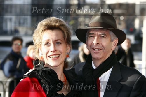 Amsterdam 1 februari 2008
Feest koningin Beatrix en Prinses Margriet voor hun 70e en 65e verjaardag in Carre
Ronald Plasterk met vrouw en hoed.