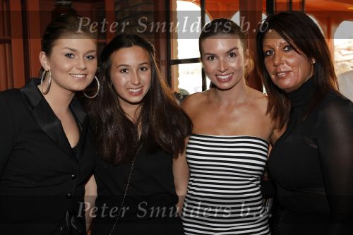 de Meern 6 april 2009
Charity Diiner SOS horse foundation. Roxeanne Hazes met Rachel en Rossana Lima Kluivert met dochter Demi
Peter Smulders bv