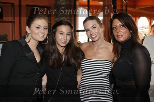 de Meern 6 april 2009
Charity Diiner SOS horse foundation. Roxeanne Hazes met Rachel en Rossana Lima Kluivert met dochter Demi
Peter Smulders bv