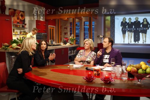 Hilversum 14 april 2008
Anouk Smulders en Rossana Lima op bezoek namens de class company bij life and cooking met Irene Moors en Carlo Boszhard.
Peter Smulders bv