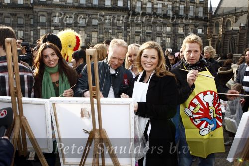 Amsterdam 16 maart 2009
Bn ers schilderen  voor het nieuwe tv station Piep bij het paleis op de dam. Rossana Lima Kluivert Antje Monteiro en Tony Neef
Peter Smulders bv