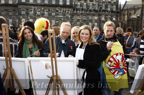 Amsterdam 16 maart 2009
Bn ers schilderen  voor het nieuwe tv station Piep bij het paleis op de dam. Rossana Lima Kluivert Antje Monteiro en Tony Neef
Peter Smulders bv