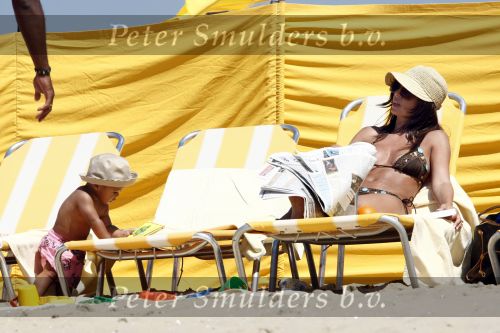 Noordwijk 24 juli 2008
Patrick Kluivert op het strand bij huis ter Duin met Rossana Lima en zijn zoons Shane Quincy Ruben en Justin.