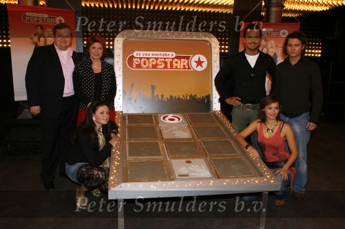 Amsterdam 14 maart 2007
SBS 6 presentatie in Jimmy Woo van who will be the next popstar. Roxeanne Hazes Geert Hoes Sascha Visser Monique v d Werff Nelleke v d Krogt en ..
